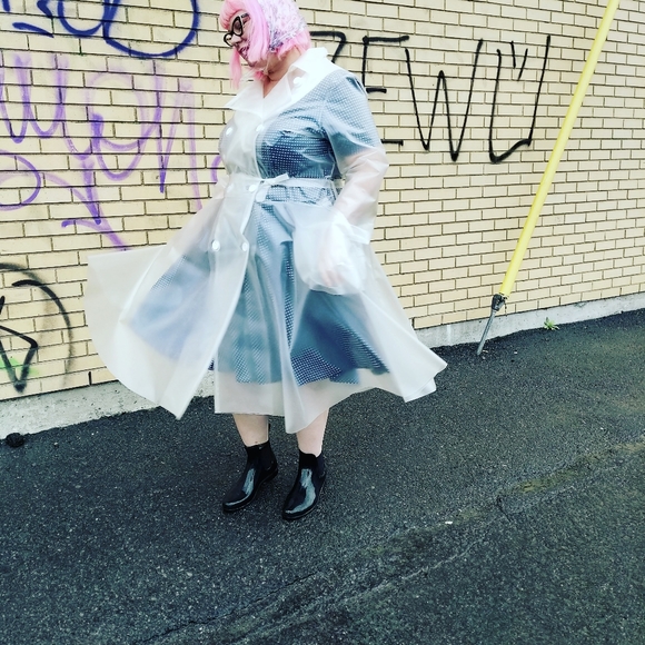 Meet your Posher, Natasha - Picture 3 of 5